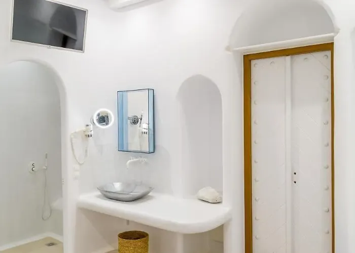 Euphoria Downtown * Naxos City